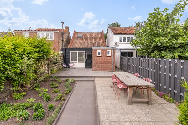 Foto - Verkocht onder voorbehoud: Karakteristiek pand nabij het historische centrum van Klundert